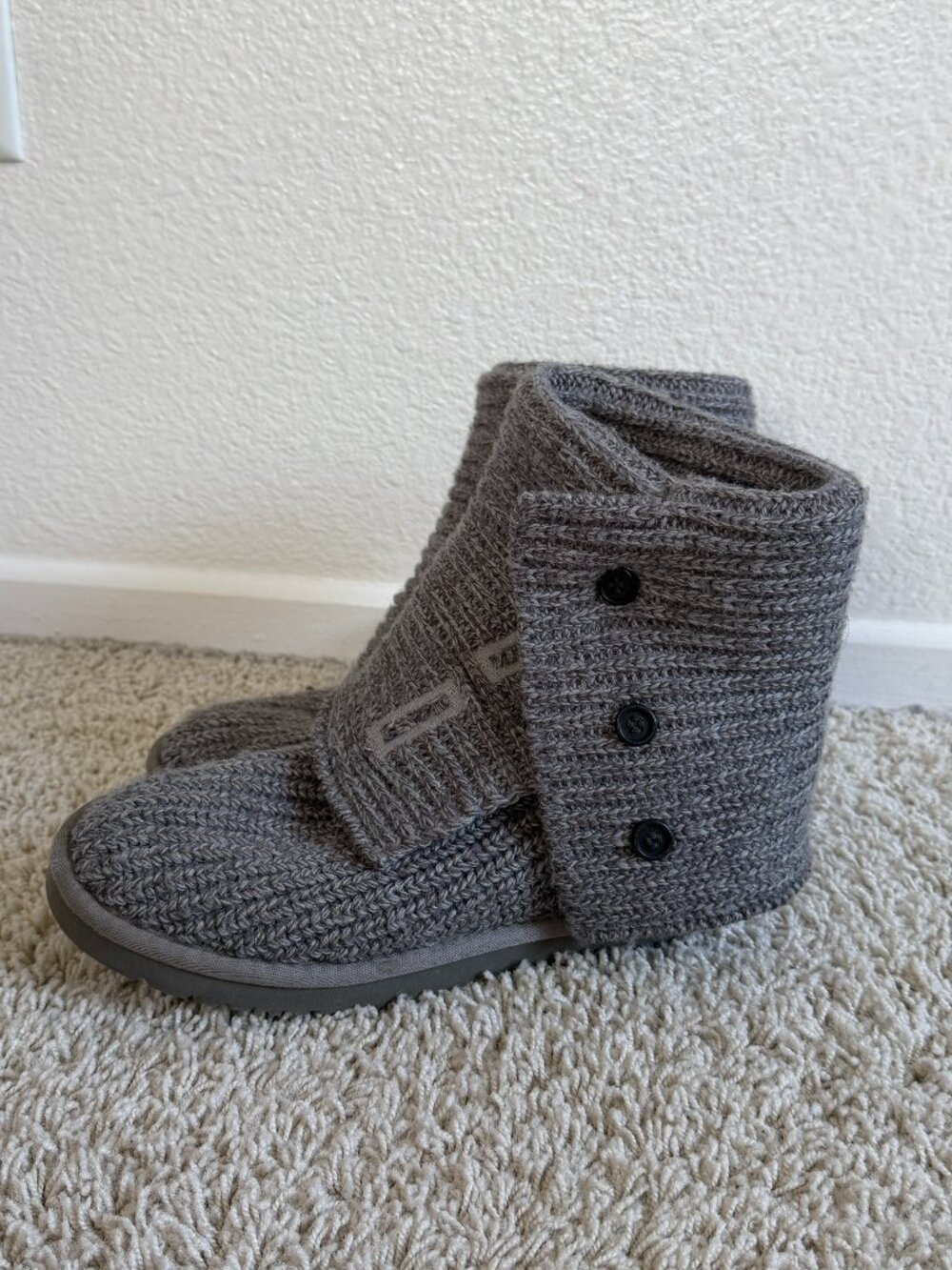 UGG Cardy Boots Knit Foldover Buttons Gray Size 7